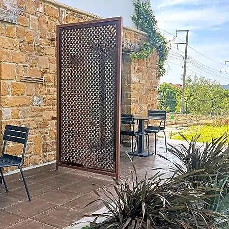 Porta Trakis فندق