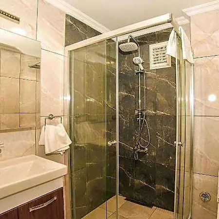 Porta Trakis فندق